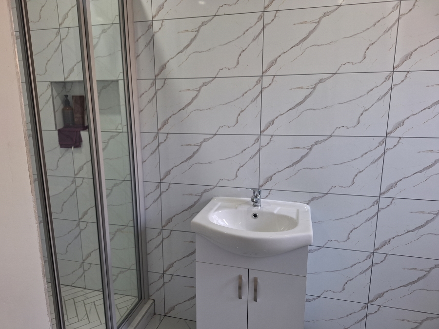 To Let 1 Bedroom Property for Rent in Retief Eastern Cape